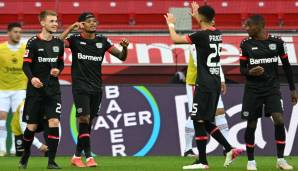 Bayer Leverkusen bejubelt den Sieg gegen Eintracht Frankfurt.