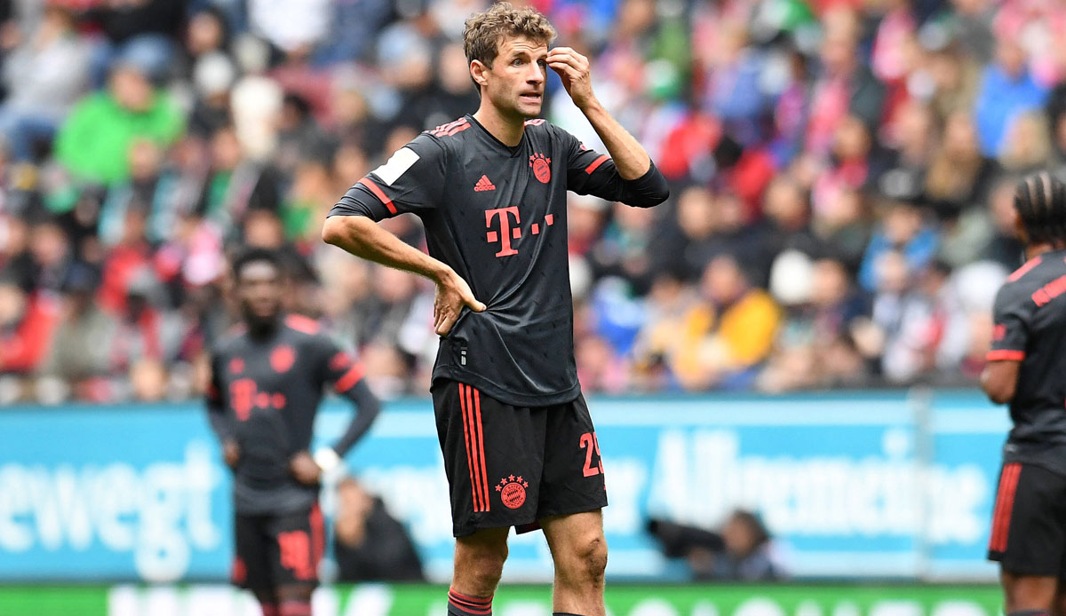 Der FC Bayern hat in Augsburg seine erste Saisonniederlage einstecken müssen. Beim 0:1 enttäuschten besonders ein Nationalspieler und ein Neuzugang. Die Noten und Einzelkritiken der FCB-Spieler.