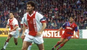 Danny Blind gewann schon 1987 den Europokal der Pokalsieger mit Ajax. Der Haudegen fungierte als Kapitän und Abwehrchef. Wurde später Ajax-Trainer und stieg bei Oranje nach der Entlassung von van Gaal vom Co zum Bondscoach auf.