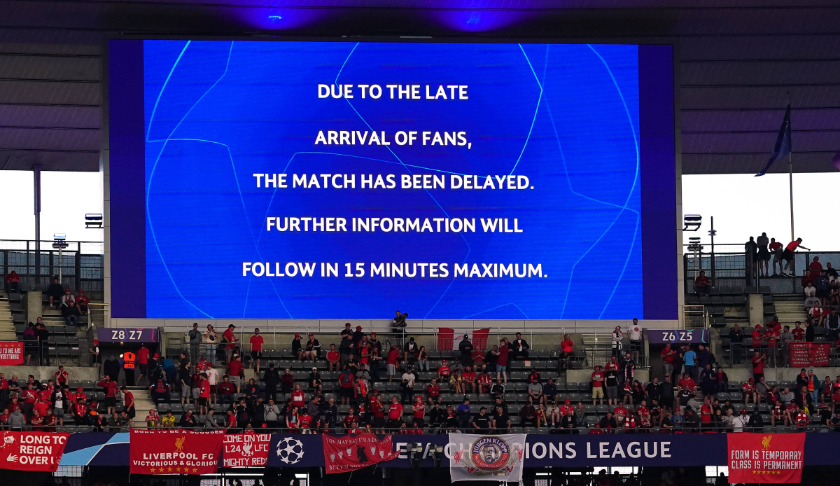 Die UEFA gab zunächst als Grund für die Verzögerung an, dass Fans erst verspätet angereist wären.