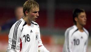 DENNIS SCHMIDT: Kapitän der A-Jugend-Meistermannschaft von Bayer Leverkusen 2007, bei der U19 in Österreich aber nur mit 15 Einsatzminuten im zweiten Gruppenspiel gegen Frankreich (1:1). Schaffte bei Bayer nicht den Durchbruch.