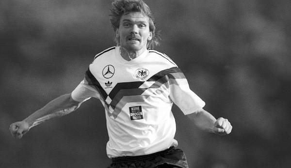 PAUL STEINER (Debüt beim 1:0 gegen Dänemark 1990): Im abschließenden Härtetest vor der WM gab der langjährige Kölner sein Debüt, bei der Endrunde durfte er den WM-Pokal schließlich nur von der Bank aus bejubeln.