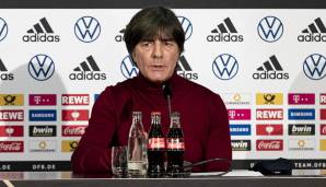 Bundestrainer Joachim Löw äußert sich am Montag in einer Pressekonferenz zum kriselnden DFB-Team.