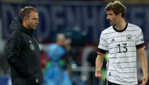 Deutschland hat sich dank eines 4:0-Sieges in Nordmazedonien für die WM qualifiziert. Thomas Müller glänzte mit zwei Assists, ein anderer Bayern-Spieler enttäuschte. Die Noten und Einzelkritiken.