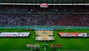 RB Leipzig gewinnt zum ersten Mal in der Vereinsgeschichte den DFB-Pokal, obwohl man lange Zeit in Unterzahl spielte. Für das Comeback sorgt der Superstar - beim SC Freiburg reicht die sensationelle Leistung eines BVB-Neuzugangs nicht. Die Noten.