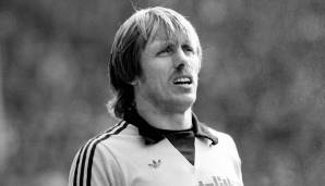 Sigfried Held: Eine weitere Stürmerlegende von Borussia Dortmund! 1979 ließ er seine Karriere bei den Krefeldern ausklingen. Er machte noch 62 Spiele für Uerdingen und trug wesentlich zum bestaunten Klassenerhalt 1980 bei.
