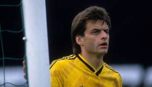 Matthias Herget: Der Libero war Kapitän der besten Uerdinger Mannschaft. Zwischen 1982 und 1989 machte er 236 Pflichtspiele für den KFC. Außerdem spielte er 39-mal für Deutschland. Zuvor war er für Essen aktiv. Die Karriere ging auf Schalke zu Ende.