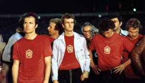EM 1976: In Kroatien sollte der amtierende Welt- und Europameister nicht seinem Favoritenstatus gerecht werden und verlor im Finale gegen die Tschechoslowakei, die im unveränderten Modus das erste Halbfinale bestritt.