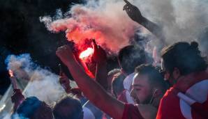 Okay, das sieht schon mehr nach großem Fußball aus als das Bild zuvor. Das sind übrigens türkische Fans auf den Straßen Roms.