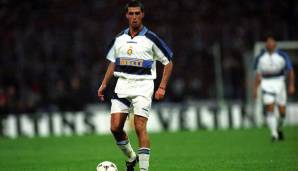 Abwehr - SALVATORE FRESI: Fresi war der Libero hinter einer Dreierkette und war von 95 bis 2000 bei Inter. Wechselte 2002 zu Juve und wurde dort Meister. Verabschiedete sich 2004 in die Unterklassigkeit und beendete die Karriere 2006.