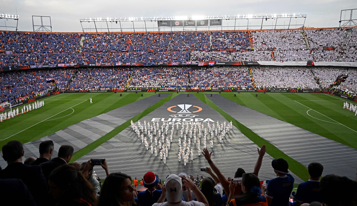 Ein Blick auf den offiziellen Teil der UEFA-Eröffnungsfeier. Okay, nice.