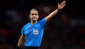 Die Schweizerin Esther Staubli pfeift das Finale der Frauenfußball-EM