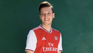 FC Arsenal: Mesut Özil und die Gunners gehen neue Wege. Adidas löst Puma ab. Ein Ausrüsterwechsel, der sich sehen lassen kann und bei den meisten Fans gut ankommt.