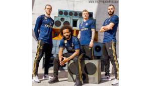 Real Madrid - auswärts: Real Madrids neues Auswärtstrikot ist online aufgetaucht. Navy-Blau mit goldenen Akzenten kommt das gute Stück daher.