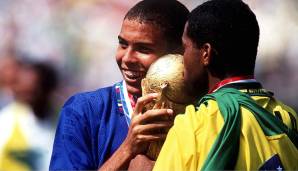 RONALDO: Auch "O Fenomeno" stand damals mit süßen 18 Jahren bereits im WM-Kader, zu einem Einsatz reichte es aber nicht. Seine großen WM-Stunden sollten schließlich 1998 und 2002 schlagen.