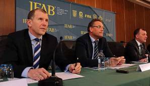 Bei einem Verdacht auf eine Gehirnerschütterung könnte das IFAB zukünftig zehnminütige Pausen für Spieler einführen.