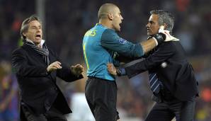 28. April 2010: Mourinho zieht nach einer 0:1-Niederlage im Camp Nou mit Inter ins Champions-League-Finale ein. Danach läuft er provokant jubelnd über das gesamte Spielfeld und gerät unter anderem mit Victor Valdes aneinander.