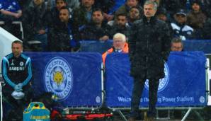 14. Dezember 2015: Chelsea verliert 1:2 bei Leicester und steckt in der Krise. Mourinho sagt, er fühle sich "vom Team betrogen". Seine Spieler würden ihn um seine Arbeit bringen. Es war sein letztes Spiel als Chelsea-Trainer.