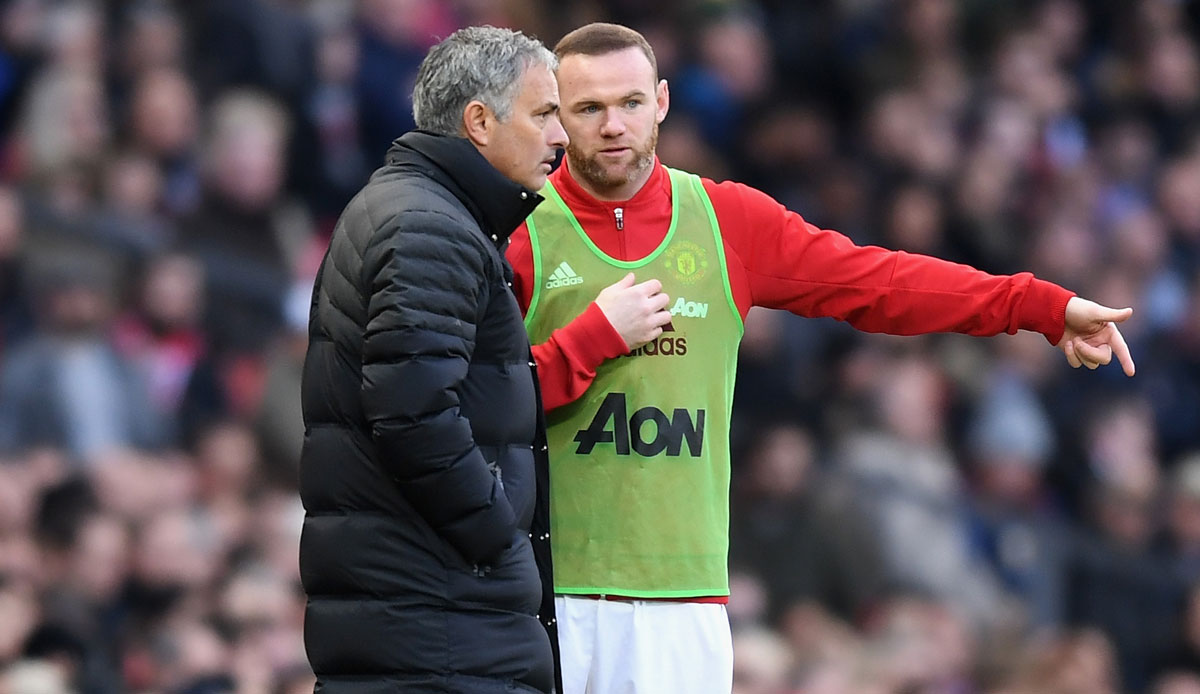 "The Special One" bedachte Rooney mir nur wenigen Einsätzen, weshalb dieser nach 13 Jahren bei den Red Devils 2017 zurück zu seinem Jugendverein Everton ging. Heute ist er Cheftrainer von Derby County.