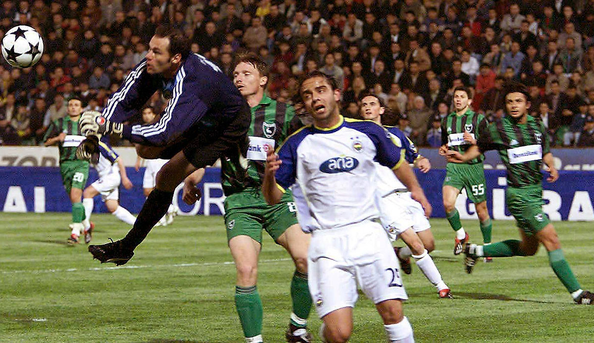 DIRK HEINEN: Erreichte mit Denizlispor 2002/03 sensationell das Achtelfinale des UEFA-Pokals und war in Spielen gegen Lorient, Prag und Lyon der absolute Held mit Wundertaten. Seither eine Legende bei den Fans von Denizlispor.