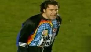 PIERRE ESSER: Er kam als Cengiz Dülgeroglu auf die Welt, dann der Bruch mit den Eltern. Das Sorgerecht bekamen die Großeltern, er bekam einen neuen deutschen Vor- und Nachnamen. Im Januar 1997 der Wechsel zu Galatasaray.
