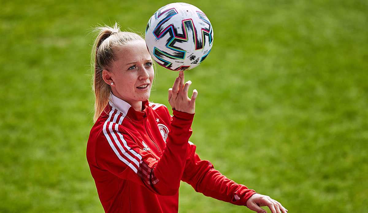 LEA SCHÜLLER: Sie ist derzeit eine der besten Stürmerinnen der Welt. Beim FC Bayern läuft ihr Vertrag nur noch bis 2023. Zu ihrer Zukunft sagte sie dem SID, dass Ausland "ein Thema" sei.