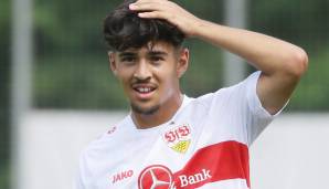 LAURIN ULRICH: Das 17-jährige Supertalent des VfB Stuttgart hat den Lockruf des FC Bayern verschmäht und offiziell "langfristig" verlängert, laut kicker bis 2026. Der Offensivspieler absolviert derzeit mit den Profis die Saisonvorbereitung.