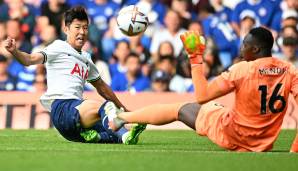 Heung-min Son (l.) erreichte mit den Spurs ein 2:2 im Derby beim FC Chelsea an der Stamford Bridge.