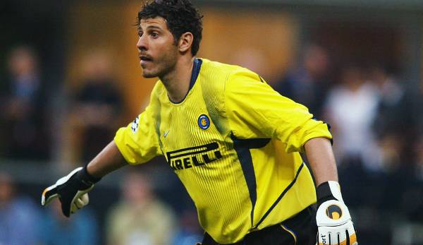 Tor - FRANCESCO TOLDO (2001-2010): Ein echtes Urgestein bei Inter. Toldo hütete Inters Kasten 233-mal und spielte 95-mal zu Null. Mit Inter gewann er dreimal die Coppa Italia und viermal den Scudetto. Beim CL-Sieg 2010 saß er allerdings auf der Bank.