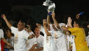 Saison 2002/03: Real wird mit zwei Punkten Vorsprung vor Real Sociedad erneut Meister mit der besten Offensive der Liga (86 Tore), in der Champions League scheitern die Königlichen im Halbfinale knapp an Juventus, im Pokal an RCD Mallorca.