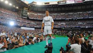 Nur 25 Tage nach seiner Wahl holt Perez einen gewissen Cristiano Ronaldo für die damalige Rekordsumme von 94 Millionen Euro zu den Königlichen. Mit ihm gewinnt Real später zwischen 2013 bis 2018 viermal die Champions League.