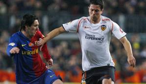 Trotz Meisterschaft im ersten Jahr in London kehrte der Baske nach Spanien zurück und unterschrieb in Valencia. Dort wurde er von Verletzungen zurückgeworfen. Es folgten Leihen zu Ex-Klub Athletic Club und Valladolid. Dann kam der Verkauf an Levante.