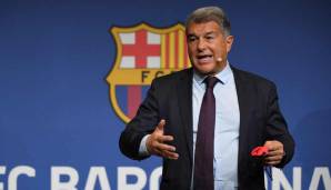 Der große Sommer-Ausverkauf beim FC Barcelona hat begonnen. Präsident Joan Laporta will die Gehaltsausgaben für die erste Mannschaft drastisch senken, um Spielraum für Neuverpflichtungen zu schaffen.