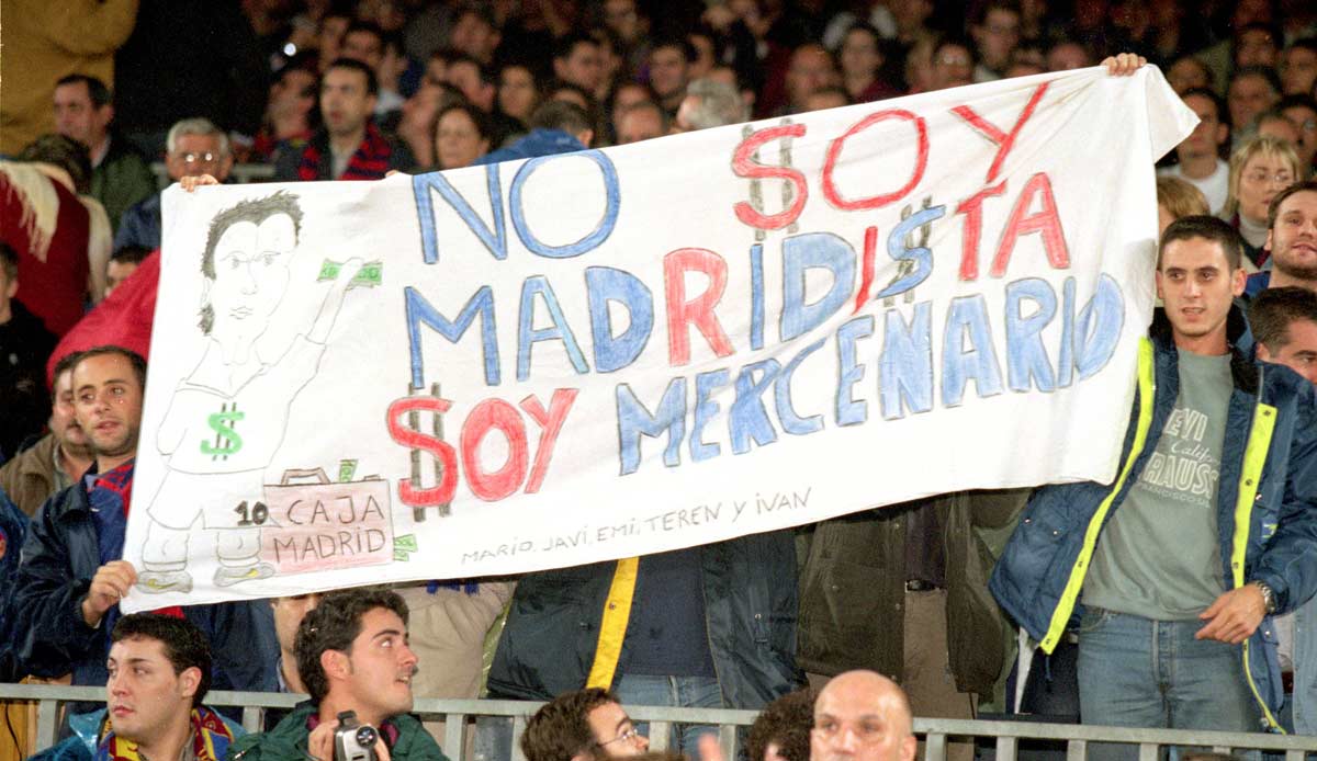 Platz 9: Luís Figo (60 Mio. Euro, FC Barcelona, 2000) - Der Transfer Luís Figos zu Real Madrid war einer der kontroversesten des damals noch jungen Jahrtausends.