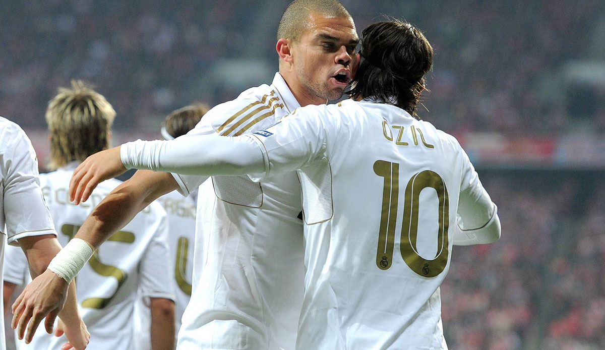 PLATZ 15 – PEPE: So ungleich und doch vereint – es waren nicht nur die 113 Spiele, in denen sie bei Real Madrid gemeinsam kickten. Weil sich Trainer Jose Mourinho über die mangelnde Integration von Özil beschwerte, kümmerte sich Pepe um ihn.