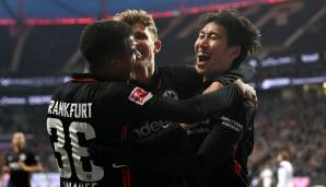 Kamada (r.) bringt Eintracht Frankfurt mit seinem dritten Saisontor in Führung.