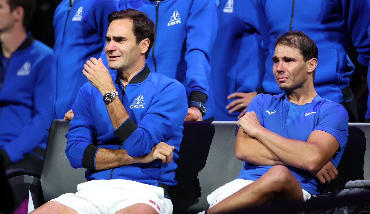 Roger Federer (l.) und sein langjähriger Rivale Rafael Nadal (r.) zu Tränen gerührt.