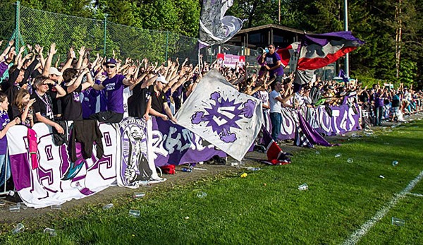 Austria Salzburg: 2005 übernahm Red Bull den österreichischen Traditionsklub und änderte kurzerhand Namen, Wappen und Farben. Die Fans gründeten ihren Klub in der untersten Liga neu