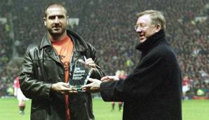 Nachdem er von den Fans zum wichtigsten United-Spieler des 20. Jahrhunderts gewählt wurde, bekam Cantona 2001 von Ferguson die entsprechende Trophäe überreicht.