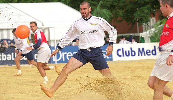 Fortan kümmerte sich Cantona als Spielertrainer um die französische Beachsoccer-Nationalmannschaft, mit der er 2005 den WM-Titel gewann.