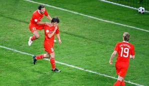 Die siegreichen Zenit-Spieler bildeten auch den Kern der Nationalmannschaft, die im selben Jahr bei der EM in Österreich und der Schweiz begeisterte. Andrei Arschawin und Co. schlugen im Viertelfinale die Niederlande ...