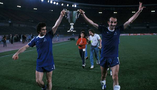 1981 holte mit Dinamo Tiflis ein zweiter sowjetischer Verein den Europapokal der Pokalsieger: Wladimir Guzajew (li.) und Dawit Qipiani bejubeln den Finalsieg gegen Carl Zeiss Jena.