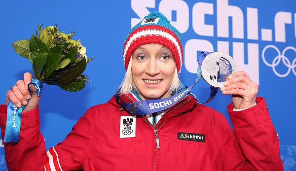 Daniela Iraschko-Stolz ist lesbisch und sportlich zweigleisig unterwegs: im Sommer als Fußballerin von Wacker Innsbruck, im Winter als Skispringerin auf Weltklasseniveau