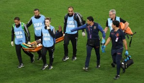 Schrecksekunde für Ecuador: Topstürmer Enner Valencia wurde gegen die Niederlande verletzt vom Platz getragen.