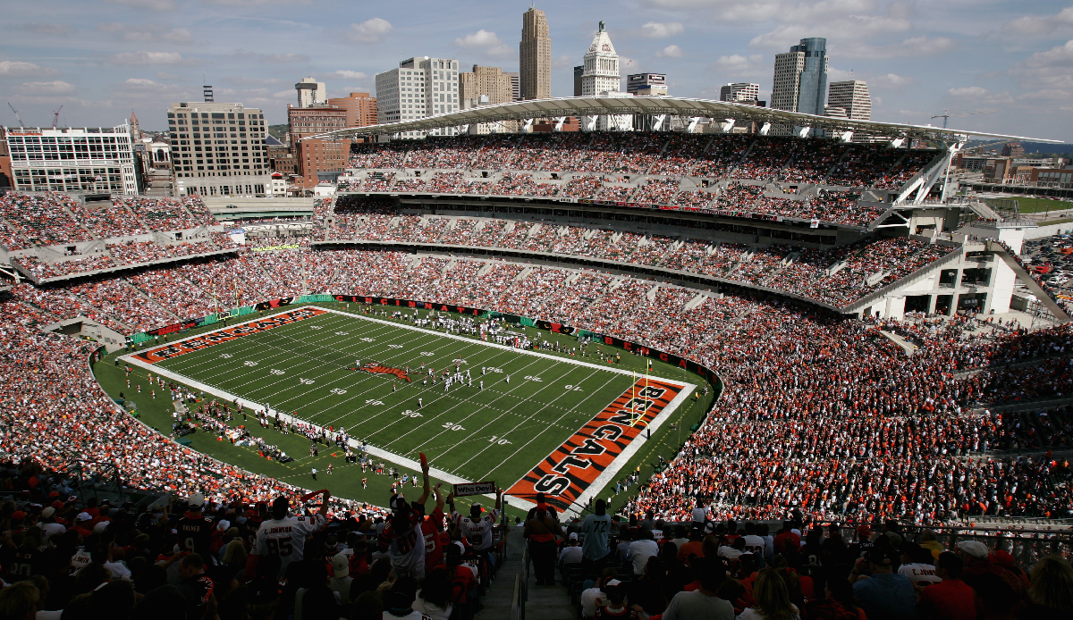 Cincinnati, Paul Brown Stadium: Bis zu 65.515 Plätze I Eröffnung: 2000 I Kosten: 455 Millionen Dollar I Heimstätte der Cincinnati Bengals