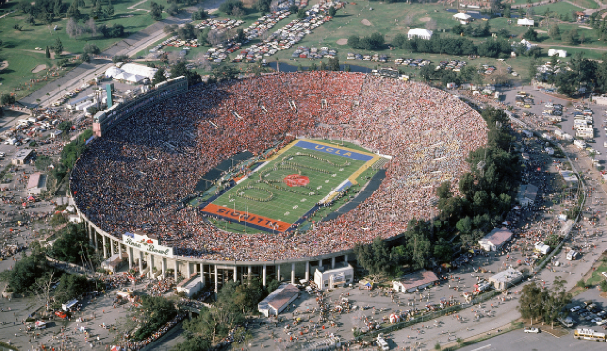 Pasadena, California, Rose Bowl: Bis zu 92,542 Plätze I Eröffnung: 1922 I Kosten: 424,2 Millionen Dollar I Heimstätte der College-Football-Mannschaft von UCLA