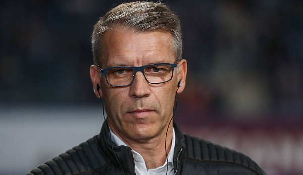 Zur Erinnerung: Peter Knäbel, von 2014 bis 2016 Sportdirektor beim HSV, wurde 2015 ein Rucksack mit vertraulichen Unterlagen wie Gehaltslisten und Scouting-Reports gestohlen. Der Rucksack tauchte kurz darauf im Hamburger Jenischpark wieder auf.