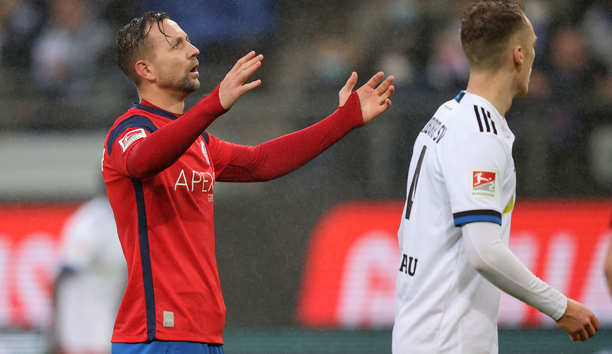 Das Hinspiel gegen Hansa Rostock hat der HSV mit 3:0 für sich entschieden.
