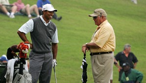 Wird Butch Harmon (r.) Tiger Woods (l.) helfen?