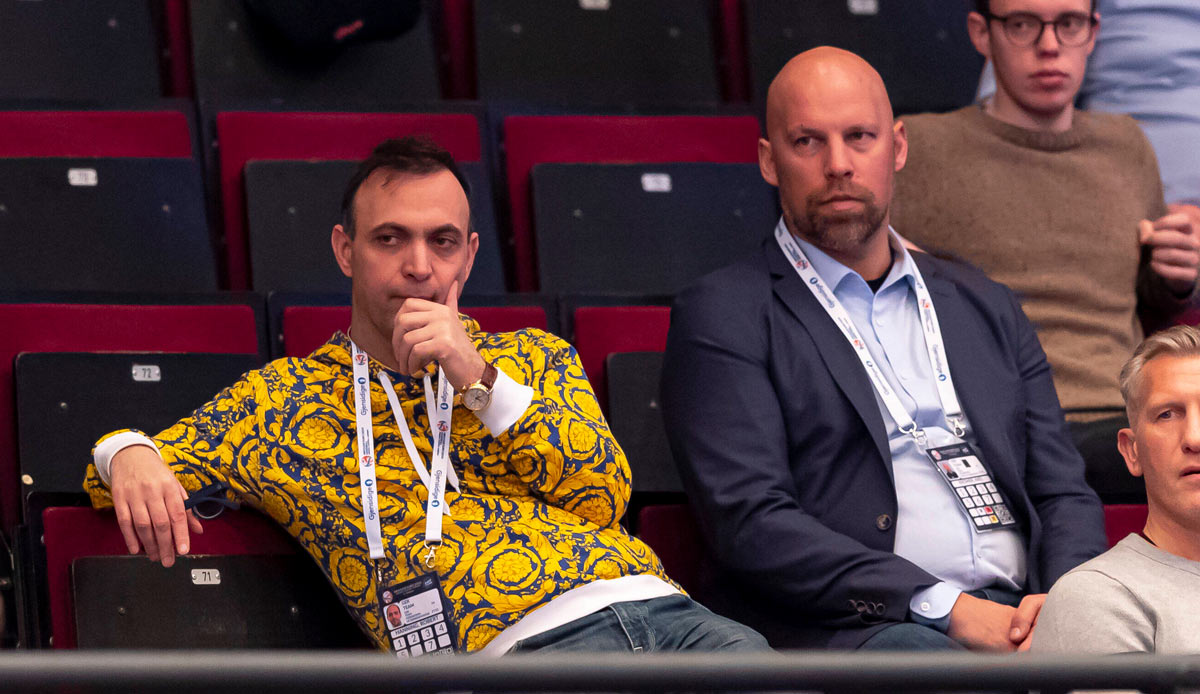 Anfang 2020 mit DHB-Kollege Axel Kromer beim EM-Spiel gegen Tschechien in Wien. Und nein, unten rechts sitzt nicht Bastian Schweinsteiger.